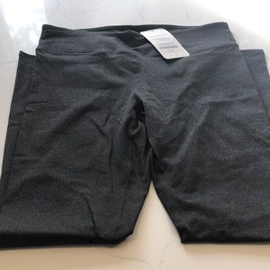 Salar solid powerhold leggings by fabletics